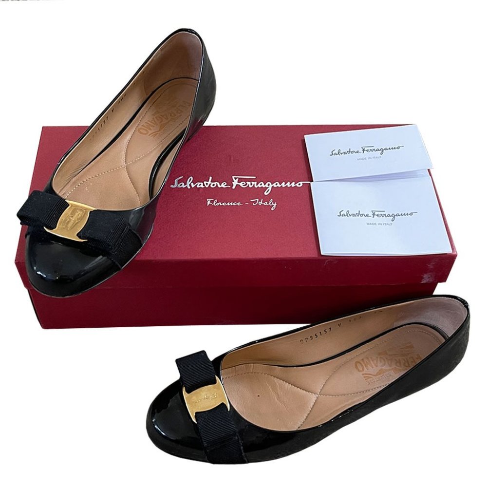 Salvatore Ferragamo Varina Flat Black